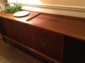 Vintage stereo - long and lean