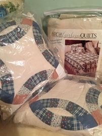 Arch Heirloom Quilt Set (Full/Queen) & Pillows