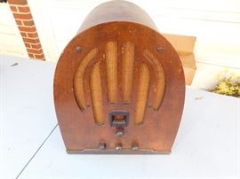 Philco Tombstone Style Table Radio