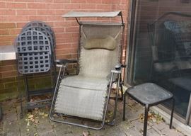 Outdoor Folding Chairs & Side Table
