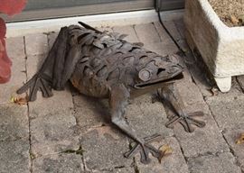 Metal Frog Garden Statue