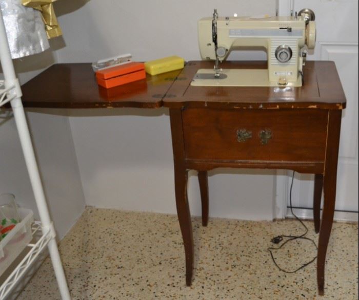 WHITE SEWING MACHINE WITH CABINET