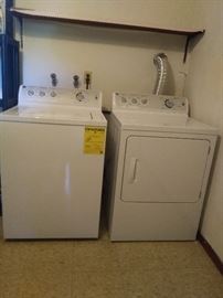  GE General Electric Washer & Gas dryer pair - like new condition