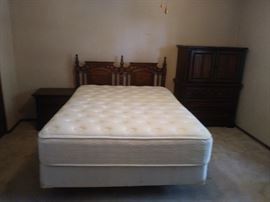 Vintage QUEEN Bed, Night Stand & Dresser with double mirror