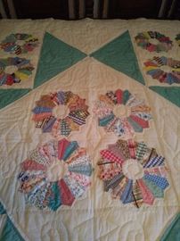 Hand Made Patchwork Dresden Plate Pattern -  Quilt -NEW Never Washed