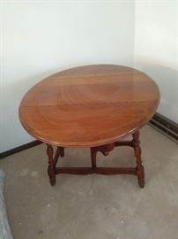 Antique / Vintage Drop Leaf Table