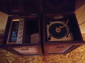 Vintage Magnovox Stereo / Radio 