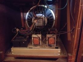 Vintage Magnovox Stereo / Radio 