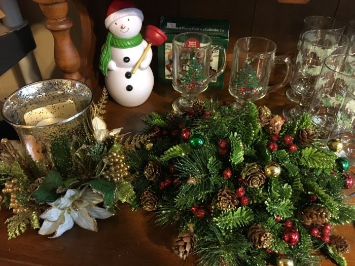 Christmas candles, wreaths and more