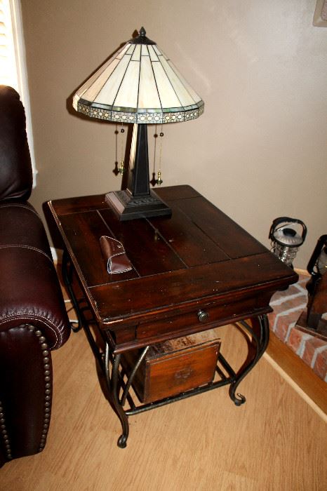 2 end tables and matching coffee table - 2 leaded glass lamps