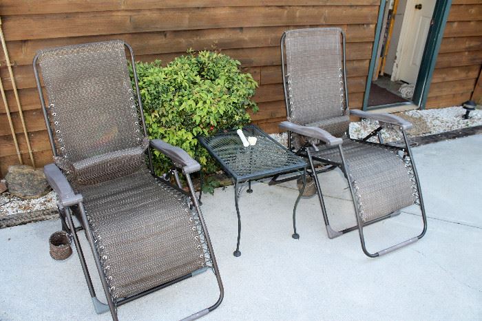 Outdoor recliner chairs