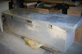 LONG VIEW OF THIS GREAT STORAGE BOX.  ZOOM IN