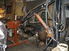 THE CHERRY PICKER TO LIFT ENGINES