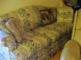 THE FULL SIZE SOFA IN LIVING ROOM COMPLETE WITH 4 EXTRA PILLOWS