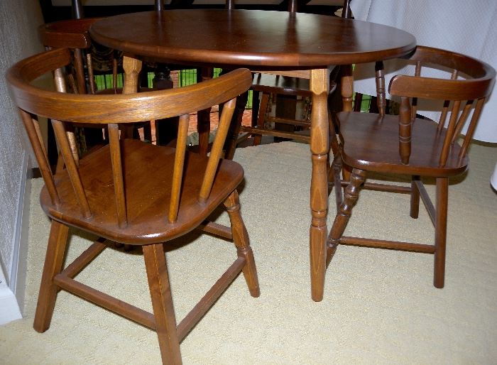 child's table and 4 chairs
