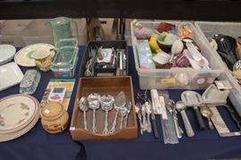 The serving set in the center is so nice...perfect for holidays and get togethers!