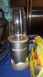Nutri Bullet with Instructions & Recipe Book Included