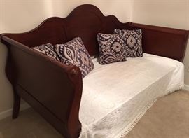 Gorgeous Mahogany Sleigh Style Daybead 