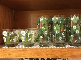 Sweet Vintage Glasses
Set of Four Vintage Daisy Glasses
Set of Six Vintage Ivy Glasses