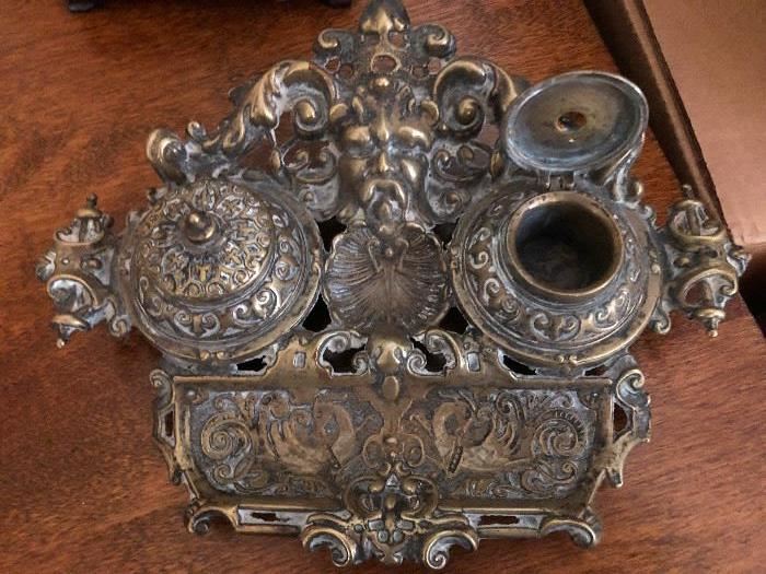 ANTIQUE/VTG  ORNATE  DOUBLE INK WELL , WIDE & HEAVY