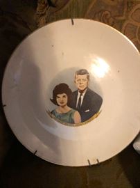 Early 60s antique commemorative presidential plate depicting John and Jackie Kennedy