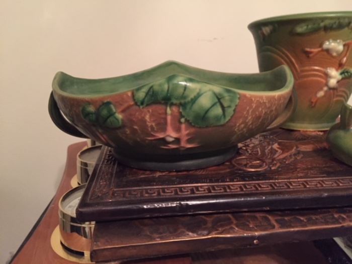 Roseville Snowberry handled bowl