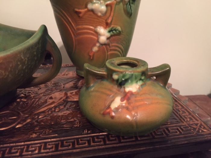Roseville Snowberry rounded vase