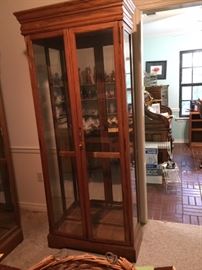 glass display cabinet with 4 glass shelves -- there are 2 (sold individually)