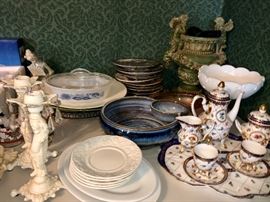 Dinnerware & serving pieces 