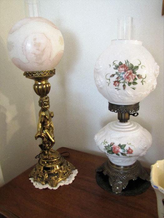 The two table lamps close up