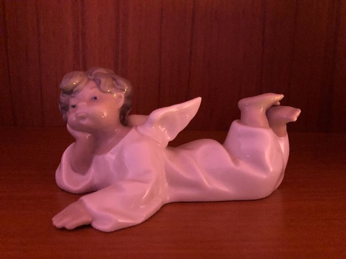 Lladro 4541 Daisa Figurine Boy Cherub Angel Laying Down