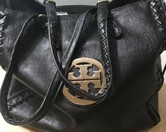 #104    Tory  Burch     LARGE BAG        Carry on                                Zipper     EXPANDABLE       $700.