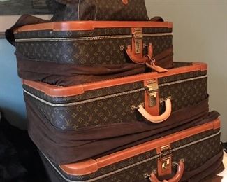 #100    Authentic Louis Vuitton Luggage 🧳 💕   With LV Dust bags    Prices: Top Handbag $950.  Top Luggage  $3250. Middle Luggage $3900. Bottom Luddite $3900.  We deliver or free shipping 😊