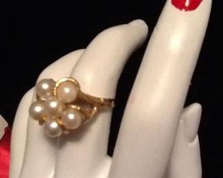 14K gold Ring w/ pearls.        $395.