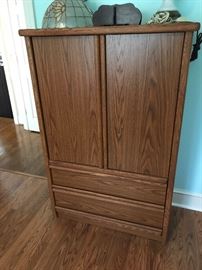 Armoire $ 120.00