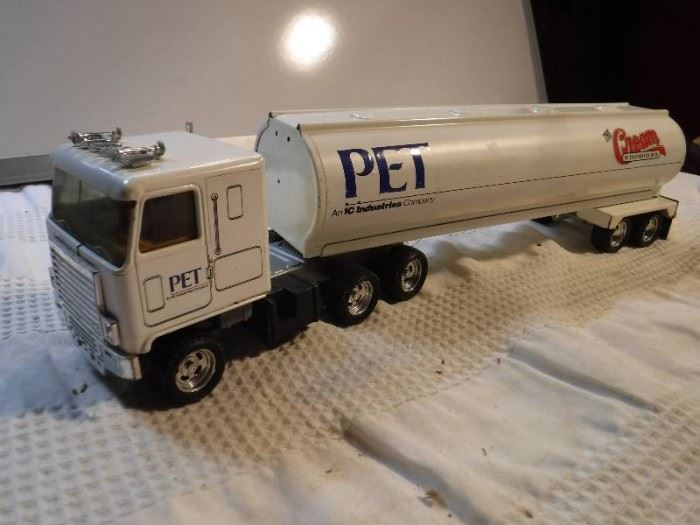 Ertl Tanker Pet Milk Truck The Cream of Evaporated ...