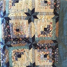 Love this quilt! Very good condition. 