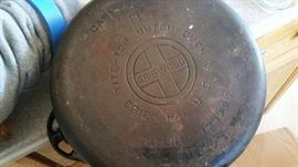 LARGE emblem Griswold cast iron skillet / dutch oven