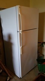 GE refrigerator freezer  - works great, very clean