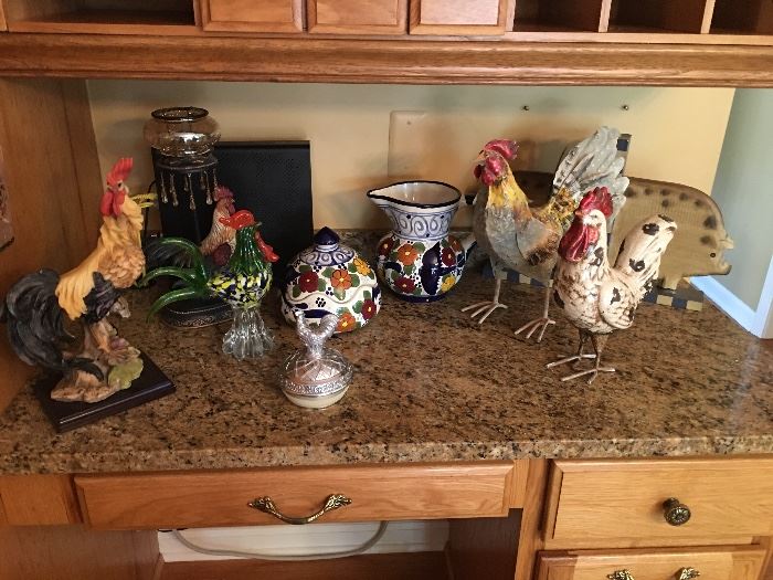 LOTS OF CHICKEN/ROOSTER DECOR