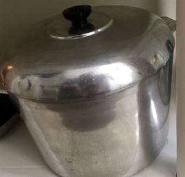 Large Magnalite stew pot 