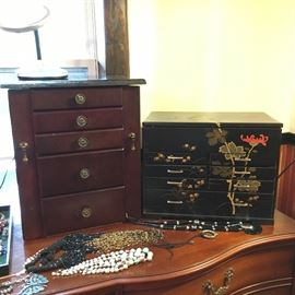 Jewelry chest/box