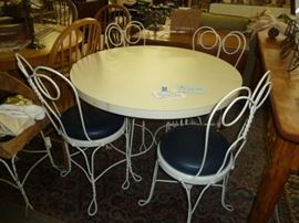 Formica Round Table w/ 4 Chairs: $37.50                            Needs some TLC
