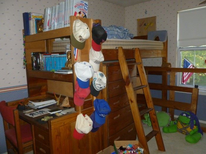 Killer bunk bed set-up..see add'l pics