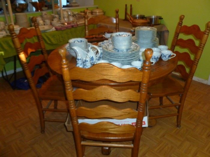 Table w/6 chairs (2 shown separately) and leaf
