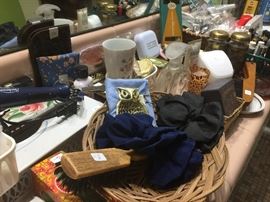 So many vintage items in the bathroom!