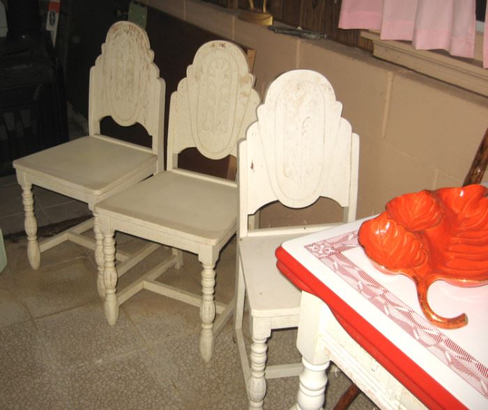 4 Total white painted chairs & retro table