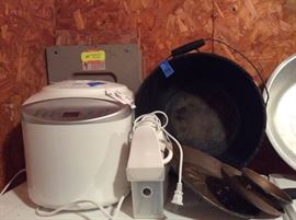 Cast Iron Pot with handle, Bread Maker