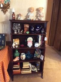 Wonderful spindle sided book case - great shape! You don't find these too often!Quite a gem.