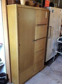 Cool retro side by side... almost like Heywood-Wakefield.